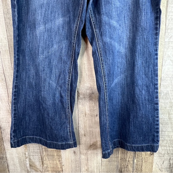 New York & Company Size 16 Capri Length Jeans with Button Back Pockets - Picture 4 of 11